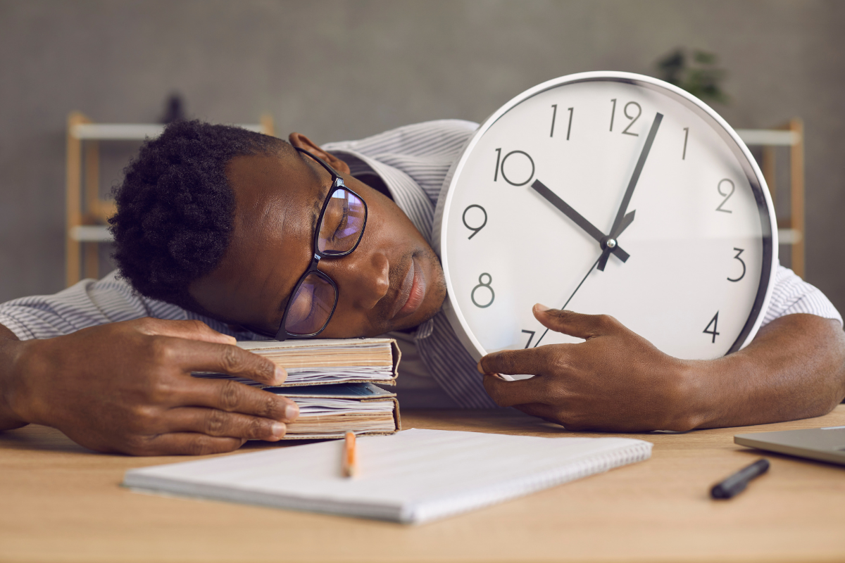 Cansaço ou Esgotamento? A Linha Tênue que Separa o Stress Comum da Síndrome de Burnout